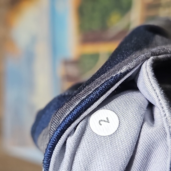 Lululemon Camo Capri Leggings Size 2 - Picture 5 of 7